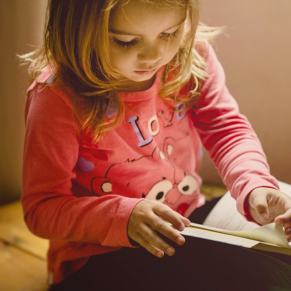 jonathan-borba-Z1Oyw2snqn8-unsplash-copy Girl reading